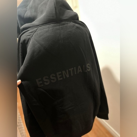 🌟Essential Zip Hoodie
🌟size: 2XL | Black - Picture 2 of 3
